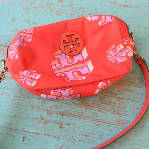 TORY BURCH NYLON SMALL LOGO CROSSBODY CAMERA BAG ORANGE/PINK - Picture 2 of 10